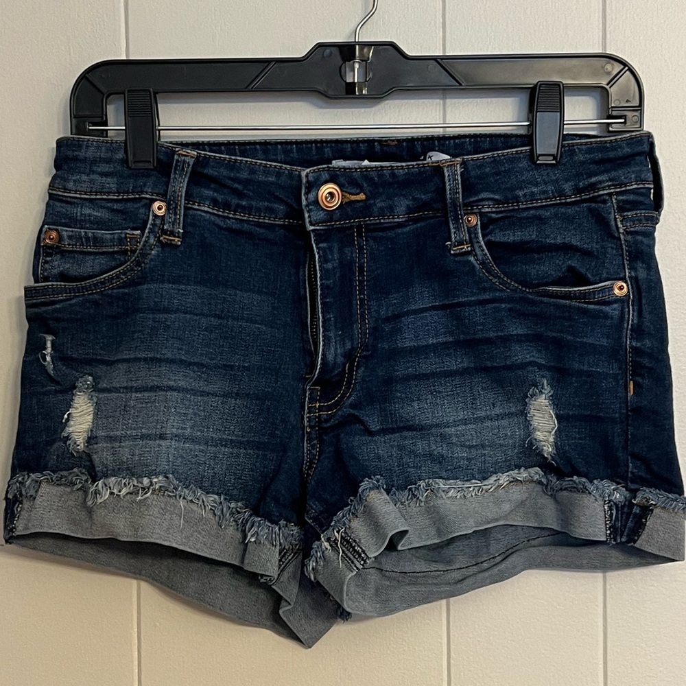 Celebrity Pink the honey distressed denim shorts size 7/28‎